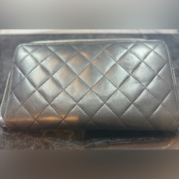 CHANEL Black Quilted Leather Wallet - Picture 3 of 8